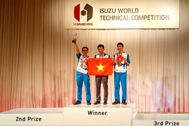 Kỹ thuật viên của SAMCO (thuộc đội Isuzu Việt Nam) đạt giải nhất cuộc thi ...