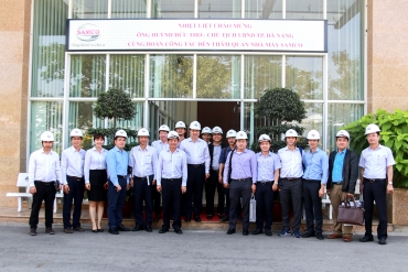 President of City People's Committee of Da Nang City visited the factory and learns about ...
