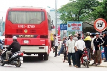 Đi lại sau Tết Nguyên đán - Hàng chục vạn người tiếp tục đổ về thành phố